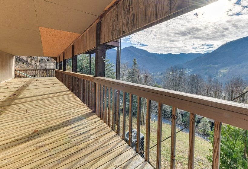 Maggie Valley Mountain Escape W/ Fireplace & Deck!