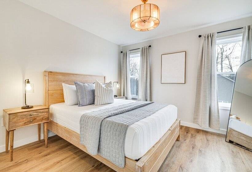 Pocono Farms East, Modern Poconos Retreat W/ Deck, Lake & Pool Access