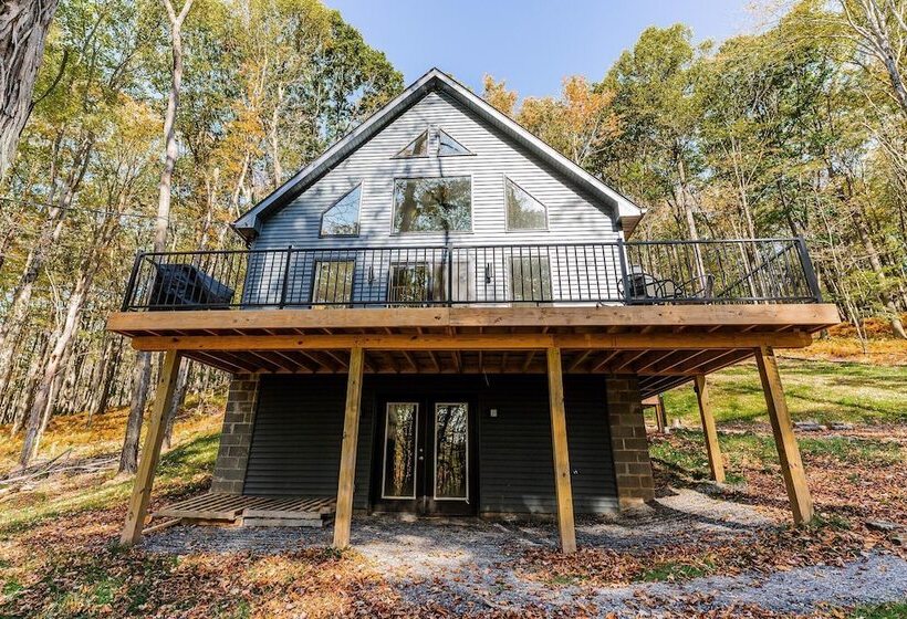 New Wintervue Home With Fireplace   Pet Friendly