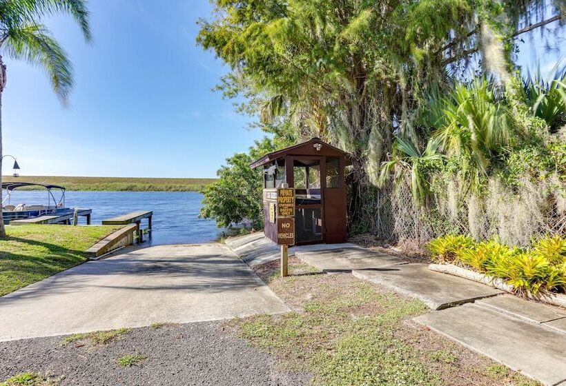 Okeechobee Cabin W/ Patio & Community Pool!