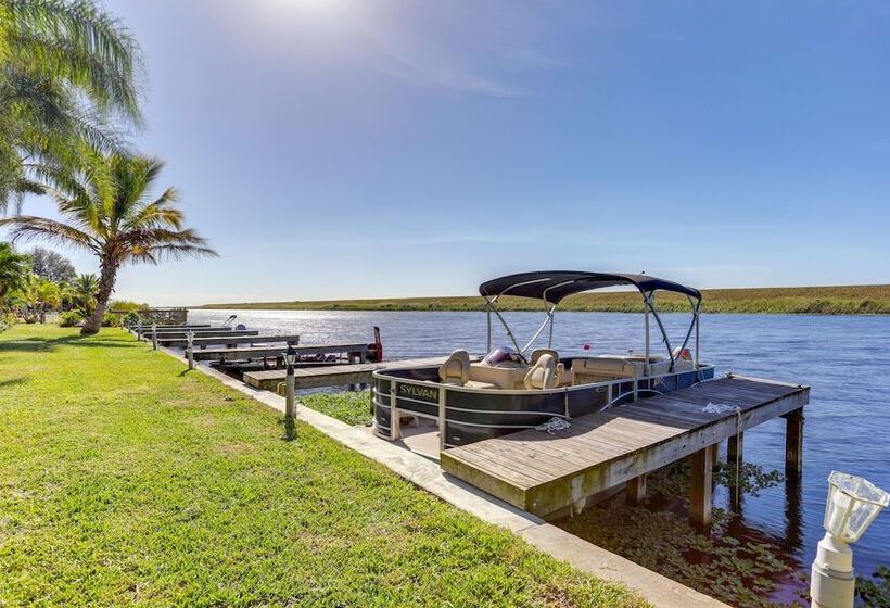 Okeechobee Cabin W/ Patio & Community Pool!