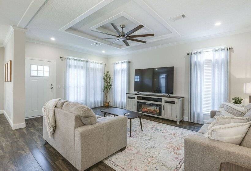 Peaceful Starke Retreat W/ Deck: 6 Mi To Downtown!