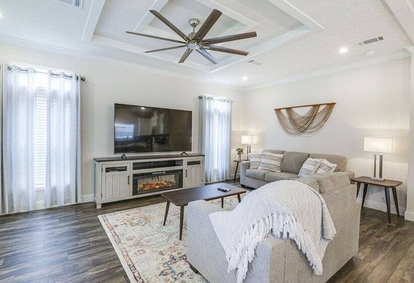 Peaceful Starke Retreat W/ Deck: 6 Mi To Downtown!