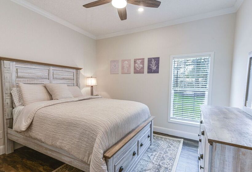 Peaceful Starke Retreat W/ Deck: 6 Mi To Downtown!