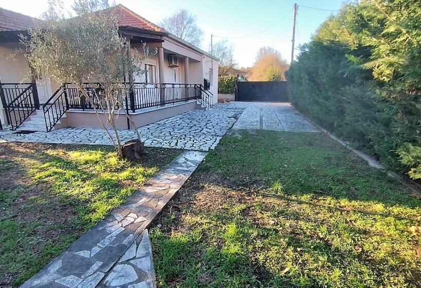 پانسیون Kastraki House With A View