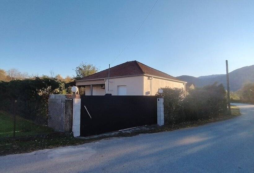 پانسیون Kastraki House With A View