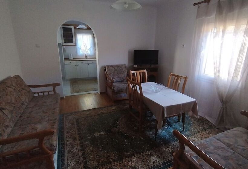 پانسیون Kastraki House With A View