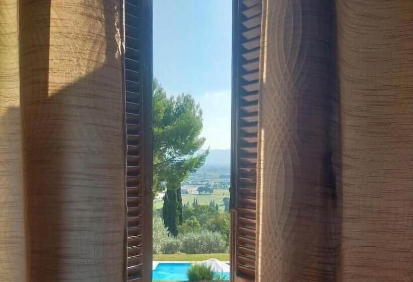پانسیون Villa Lavania