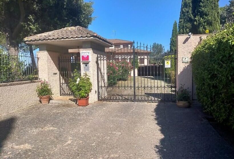 پانسیون Villa Lavania
