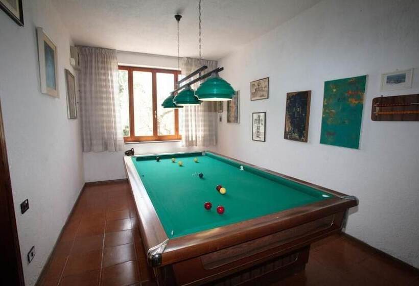 پانسیون Villa Lavania