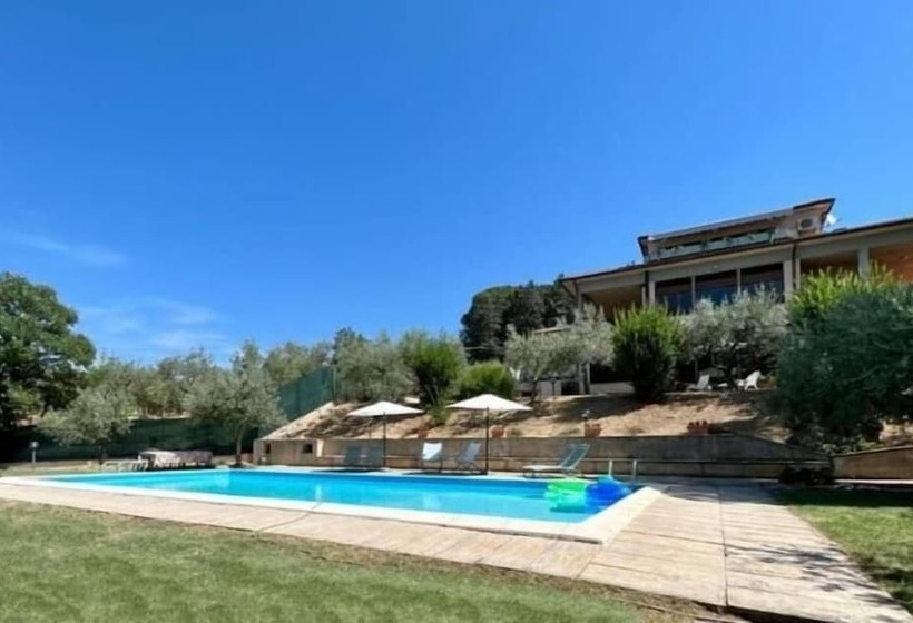 پانسیون Villa Lavania