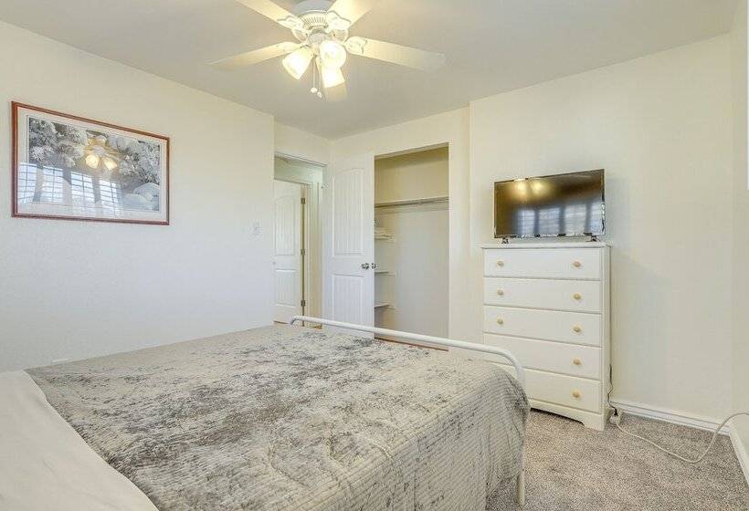 14 Mi To Denver Zoo: Pet Friendly Arvada Home