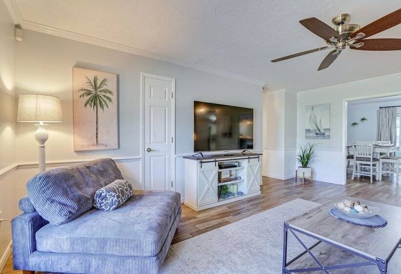 Pet Friendly Bradenton Home: Lanai W/ Heated Pool!