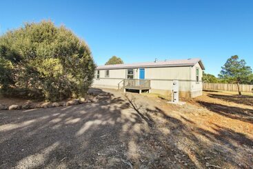Pet Friendly Show Low Home With Large Backyard!