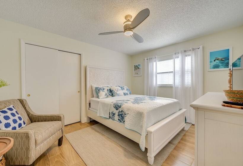 Port Richey Home W/ Pool, Near Beach Park!