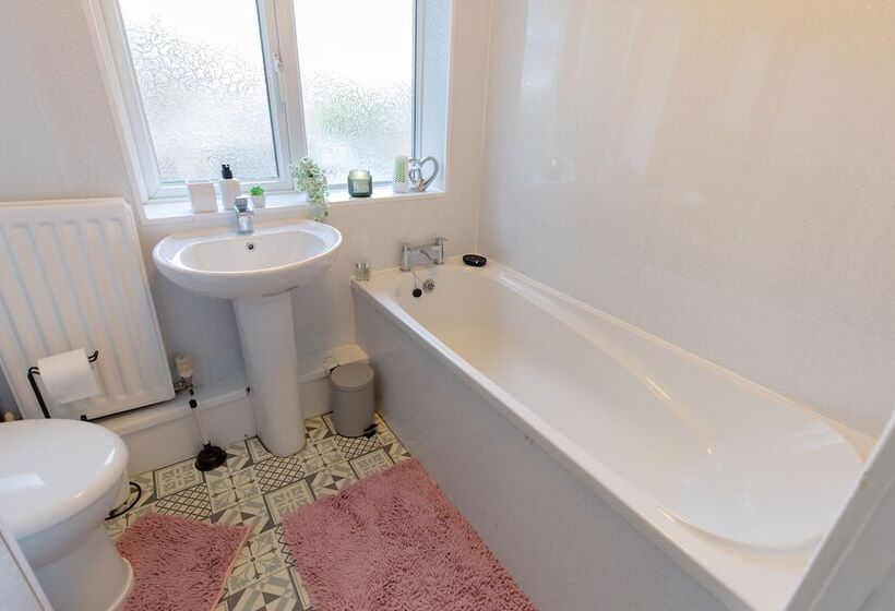 اقامتگاه 3bed House In Stockton On Tees  Free Wifi, Parking