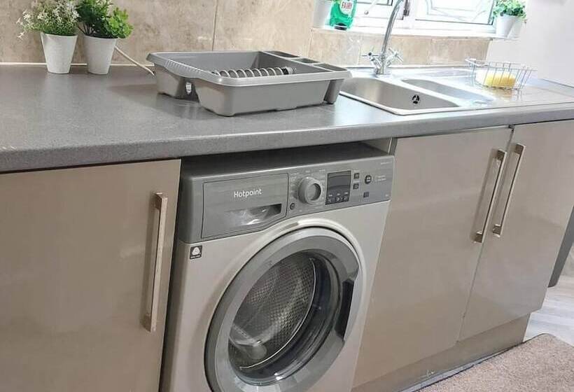 דירת נופש 4 Bed House In Accrington