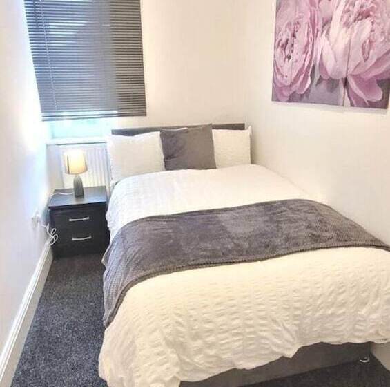 דירת נופש 4 Bed House In Accrington