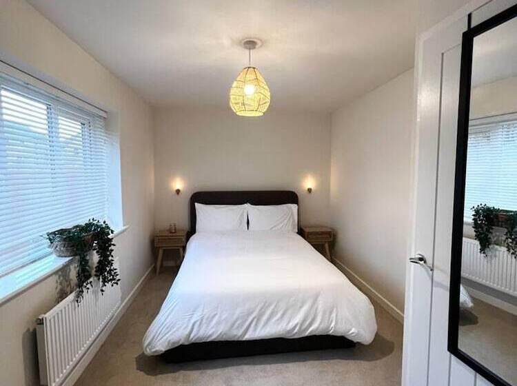 اقامتگاه Beautiful 3 Bed House In Bradford