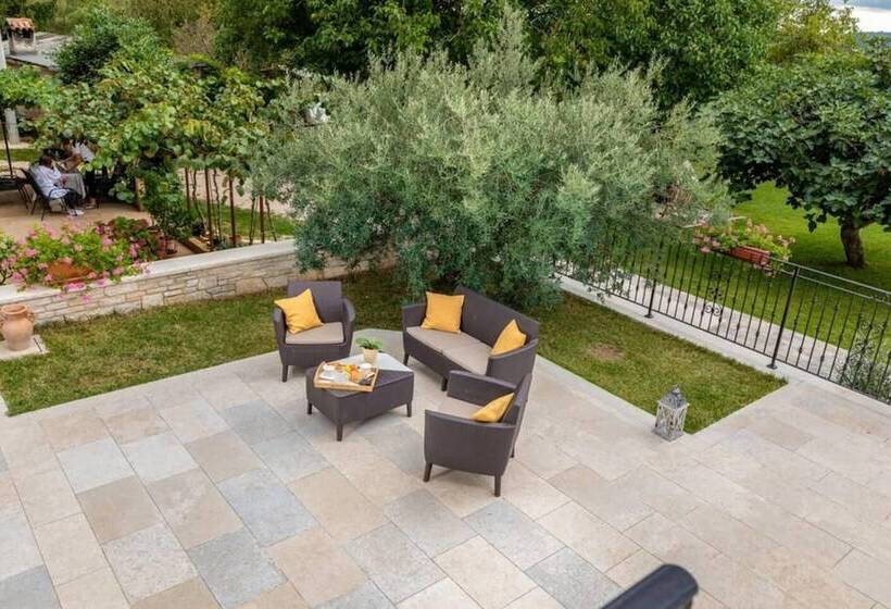 إقامة Beautiful Villa Dussich In Oprtalj, Novaki