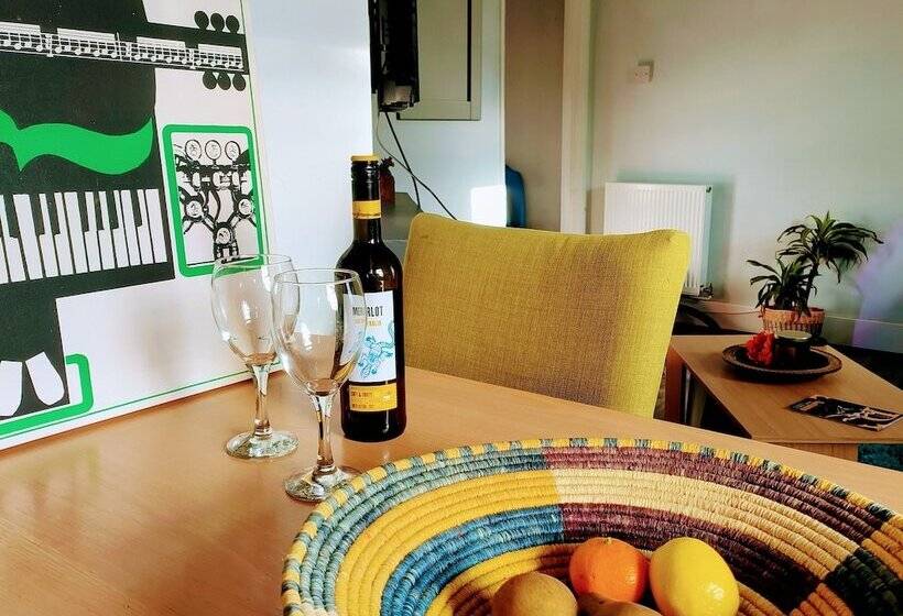 דירת נופש Private Entire House   3 Bedrooms, Garden, Parking