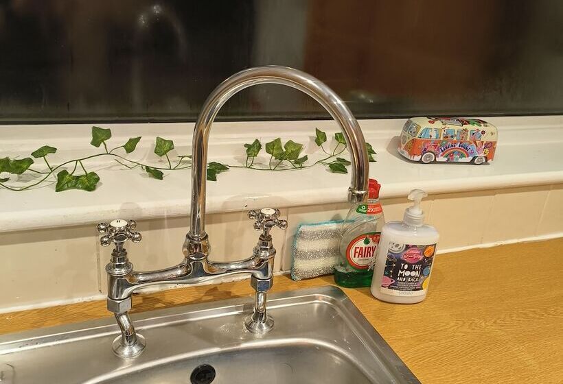 Резиденция Private Entire House 3 Bedrooms, Garden, Parking