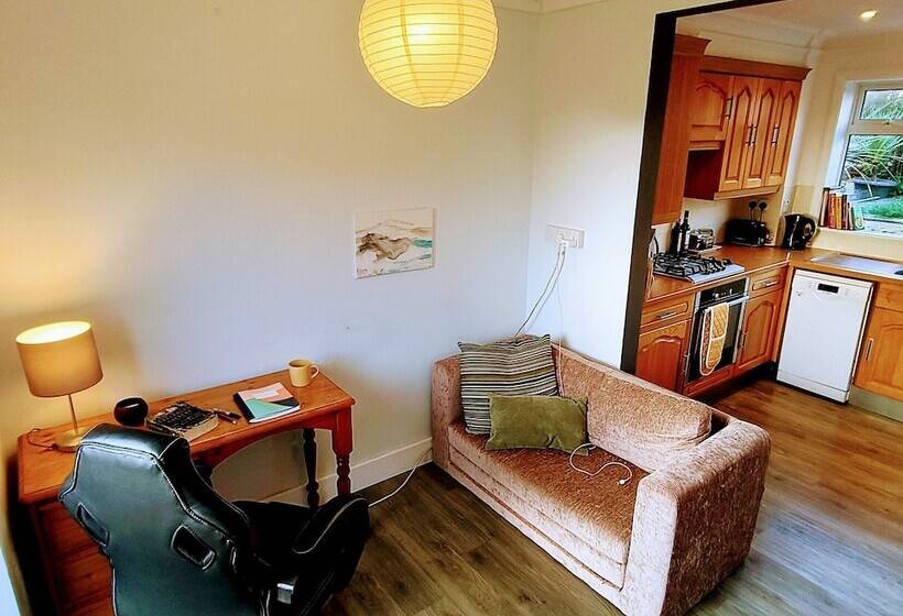 דירת נופש Private Entire House   3 Bedrooms, Garden, Parking