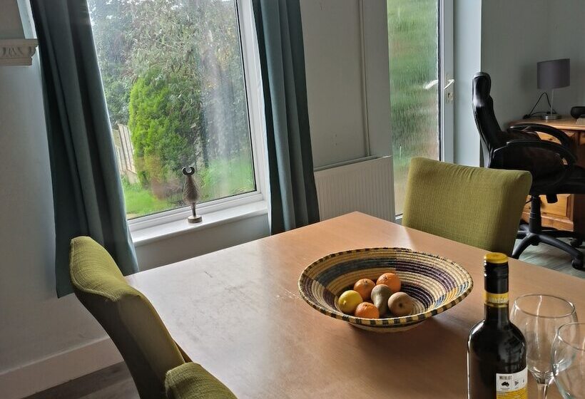 דירת נופש Private Entire House   3 Bedrooms, Garden, Parking