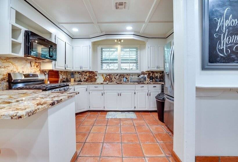 San Antonio Home: Private Pool & Covered Patio