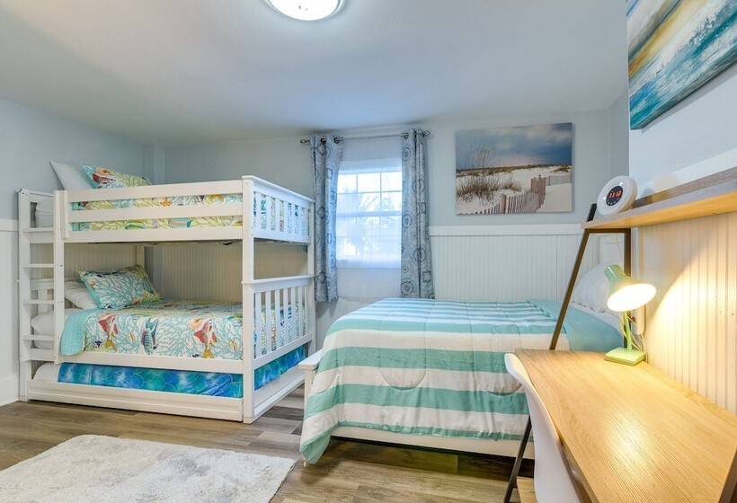 Seaside Retreat In Galveston Near Pleasure Pier!