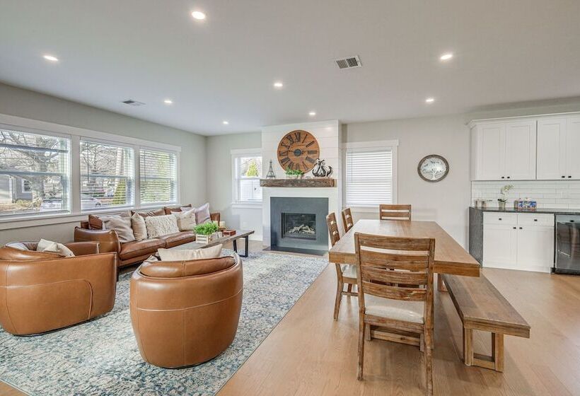 Modern Cape Cod Home W/ Patio: 2 Mi To Beaches!