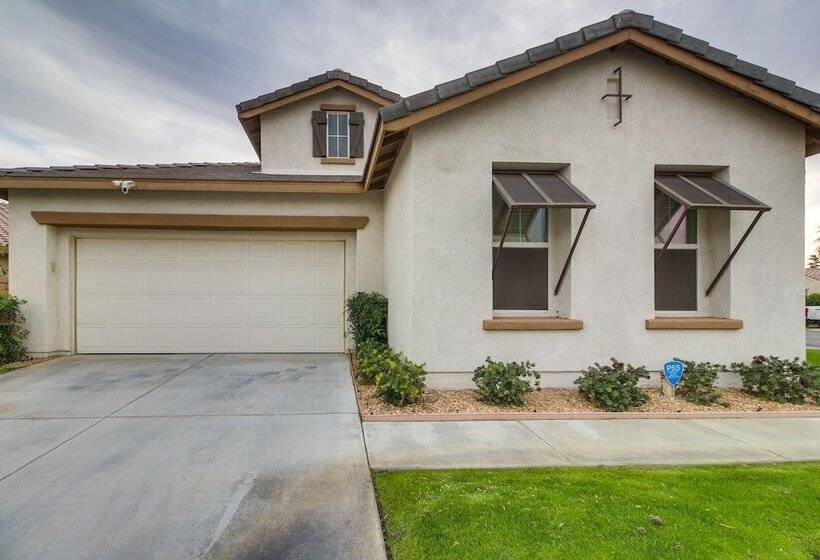 Spacious Indio Home W/ Patio & Community Pools
