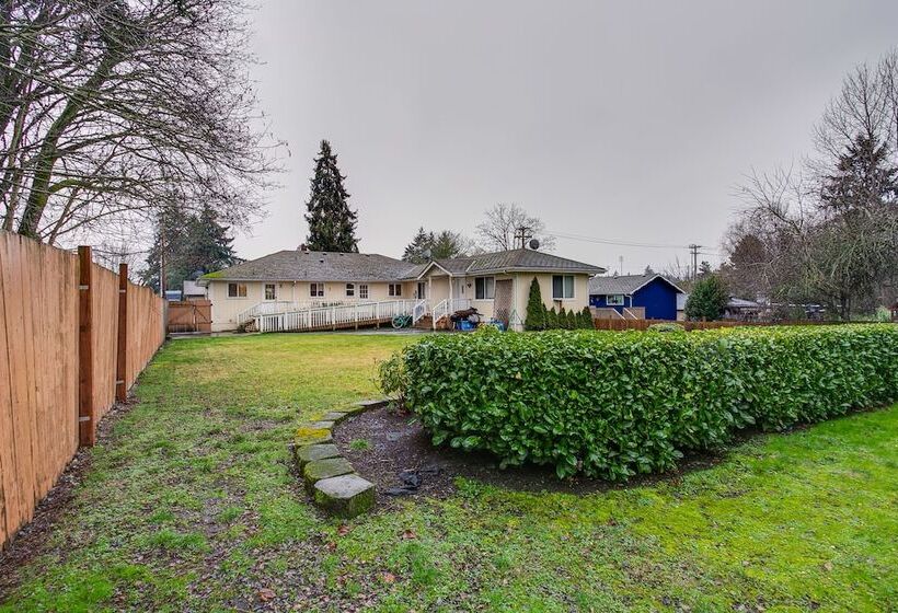 Spacious Lakewood Home   10 Mi To Downtown Tacoma!