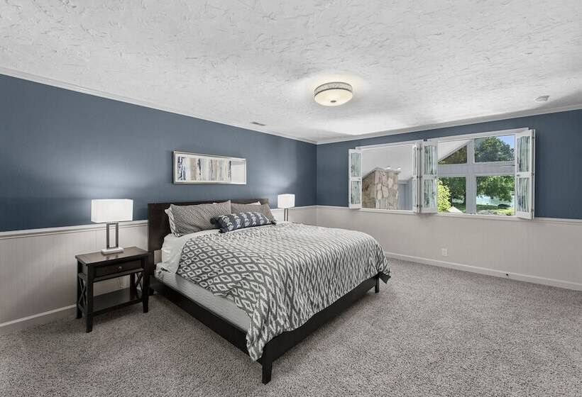 Stay Awhile By Avantstay Lakefront + Pool, Dock