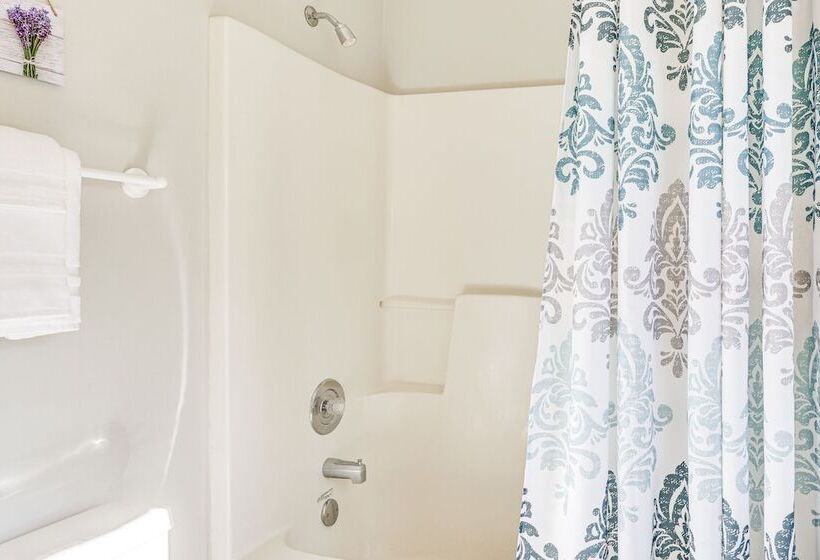 Stunning Hayesville Retreat: 2 Mi To Lake Chatuge