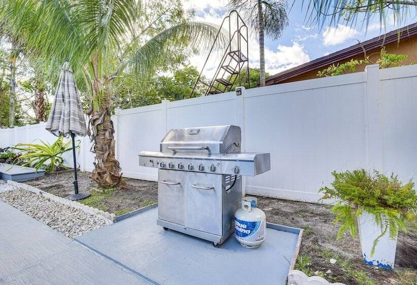 Sun Soaked Home W/ Pool In Lauderdale Lakes!