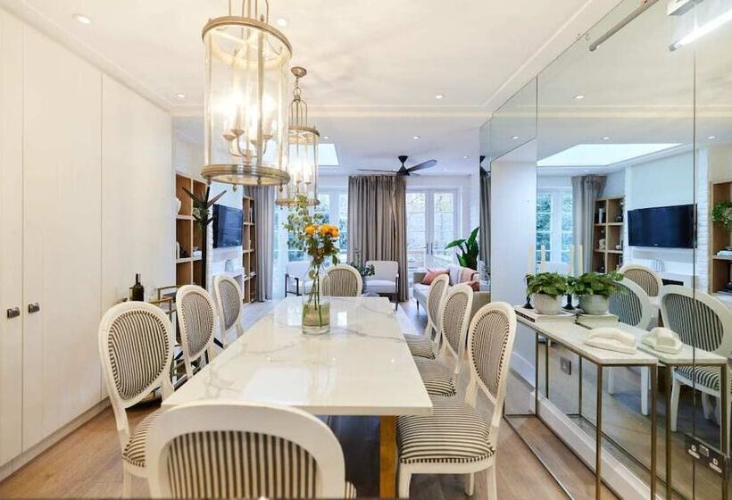 The St. Lukes Garden Place   Spacious 4bdr House With Garden And Terrace