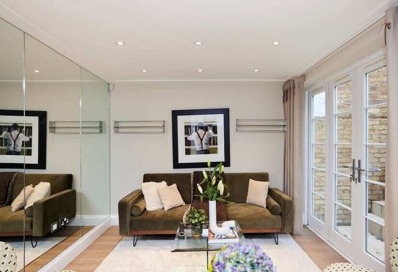 The St. Lukes Garden Place   Spacious 4bdr House With Garden And Terrace