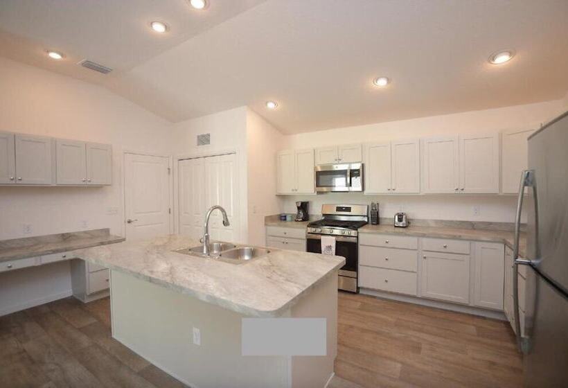 Tinsley   Patio Villa In The Village Of Hawkins