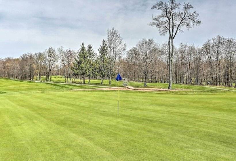 Tobyhanna Home W/ Private Hot Tub & Pool Table!