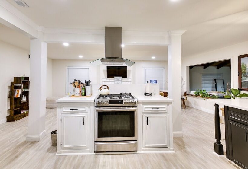 Spacious Home W/ Yard ~ 7 Mi To Dtwm San Diego!