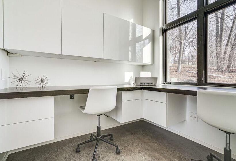 Wisconsin Home W/ Infinity Pool, Hot Tub & Deck!