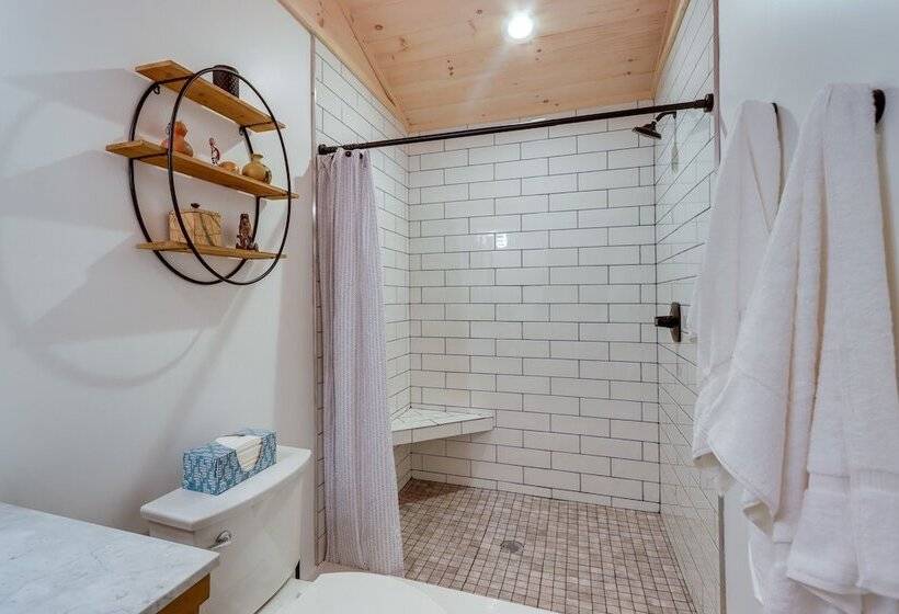 Blue Ridge Mountainside Cottage W/ Fire Pit!