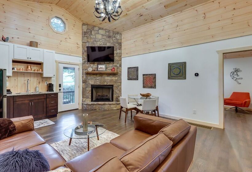 Blue Ridge Mountainside Cottage W/ Fire Pit!