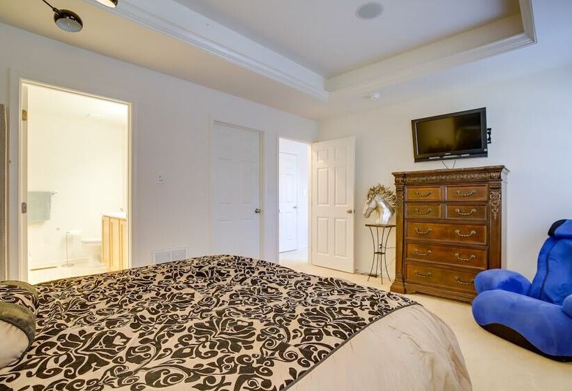 Bright Greenbackville Vacation Home W/ Game Room