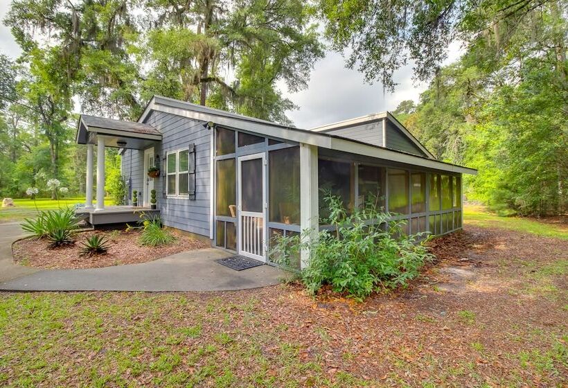 Bright Guyton Home W/ Private Yard & Hot Tub!