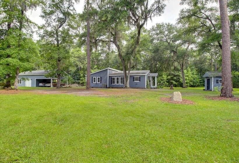Bright Guyton Home W/ Private Yard & Hot Tub!