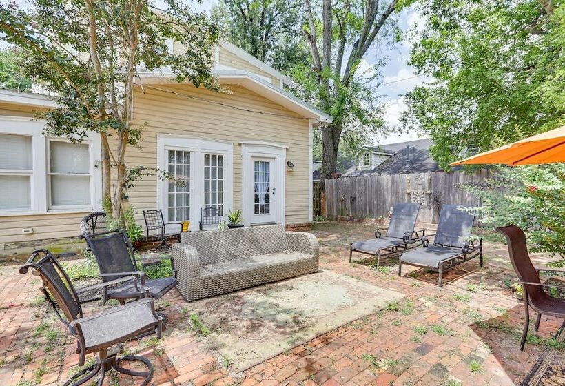 Central Albany Home With Covered Porch & Patio!