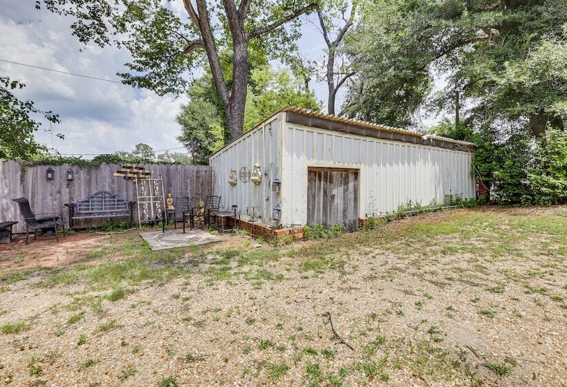 Central Albany Home With Covered Porch & Patio!