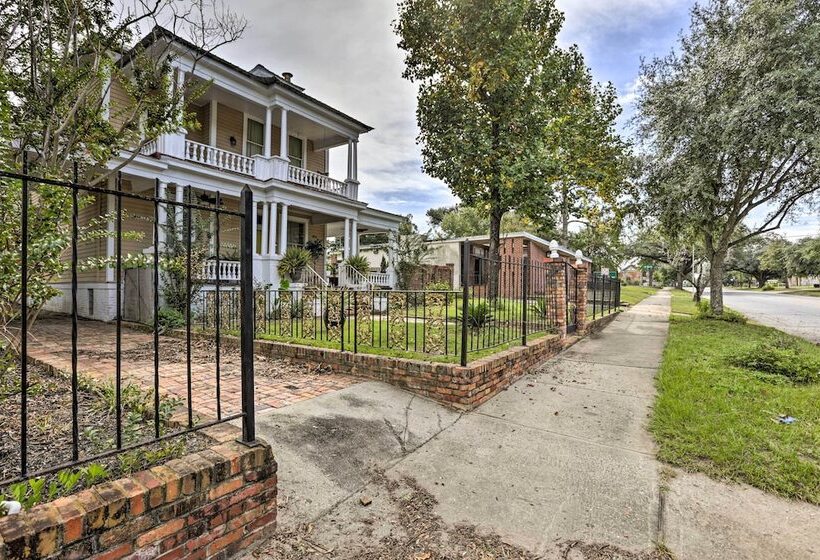 Central Albany Home With Covered Porch & Patio!